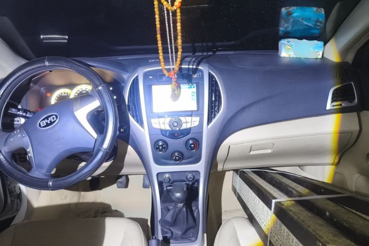 Used BYD F3 2014 1.5L Manual Luxury Model Center Console