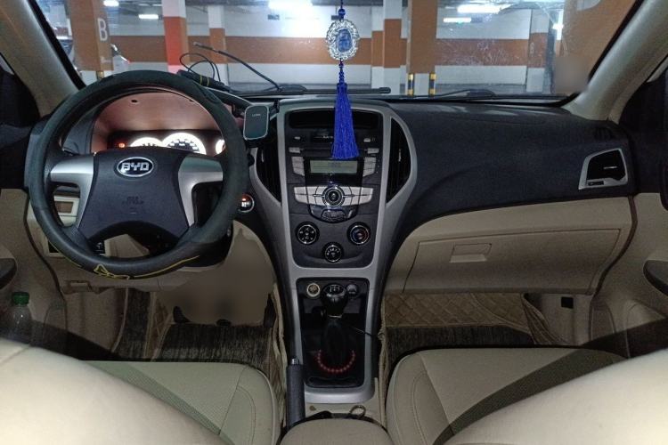 Used BYD F3 2014 1.5L Manual Luxury Model Center Console