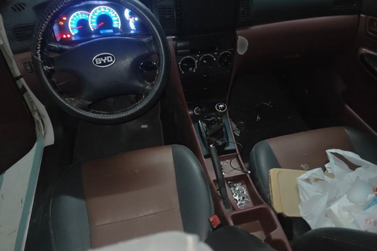 Used BYD F3 2014 1.5L Manual Comfort Model Center Console