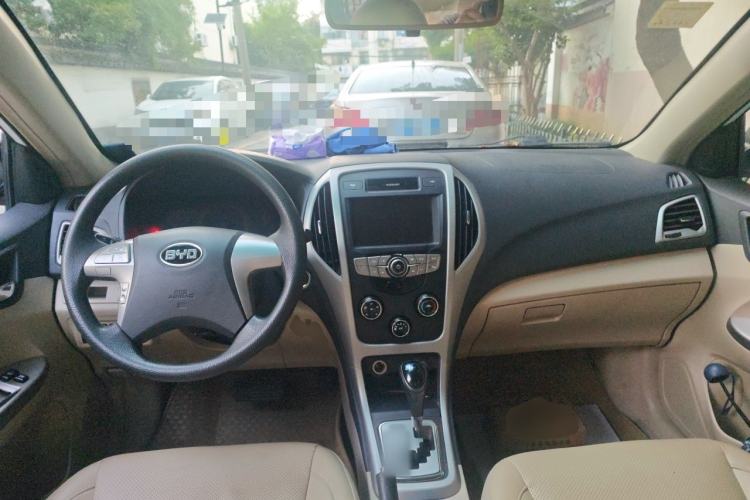 Used BYD F3 2014 1.5L Automatic Prestige Edition Center Console