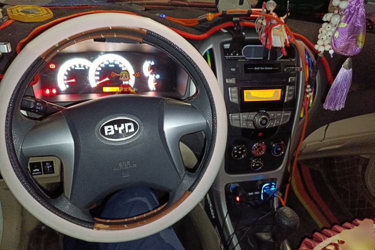 Used BYD F3 2014 1.5L Manual Luxury Model Center Console