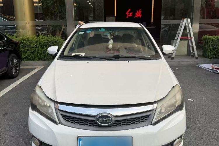 Used BYD F3 2014 1.5L Manual Luxury Model Center Console