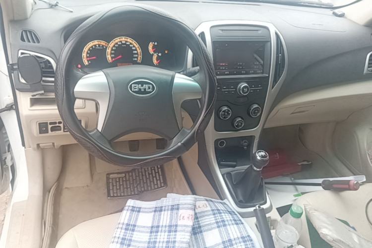 Used BYD F3 2014 1.5L Manual Luxury Model Center Console
