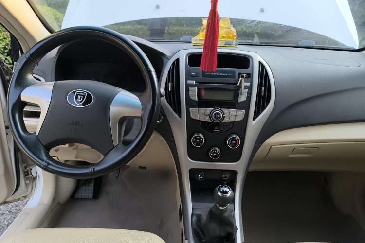 Used BYD F3 2014 1.5L Manual Luxury Model Center Console