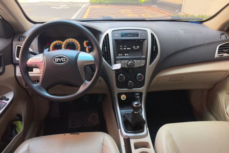 Used BYD F3 2014 1.5L Manual Luxury Model Center Console