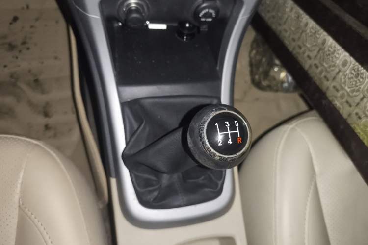Used BYD F3 2014 1.5L Manual Luxury Model Gear Lever