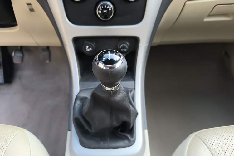 Used BYD F3 2014 1.5L Manual Luxury Model Gear Lever