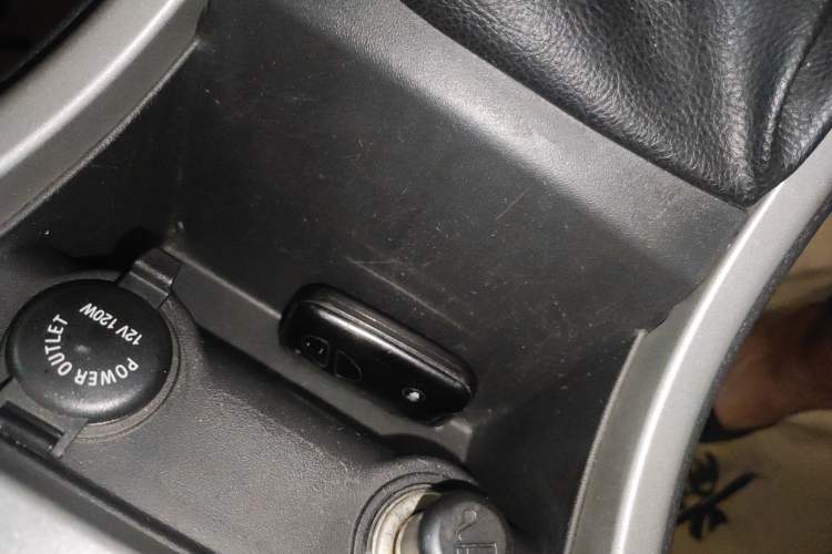 Used BYD F3 2014 1.5L Manual Luxury Model Interior 1