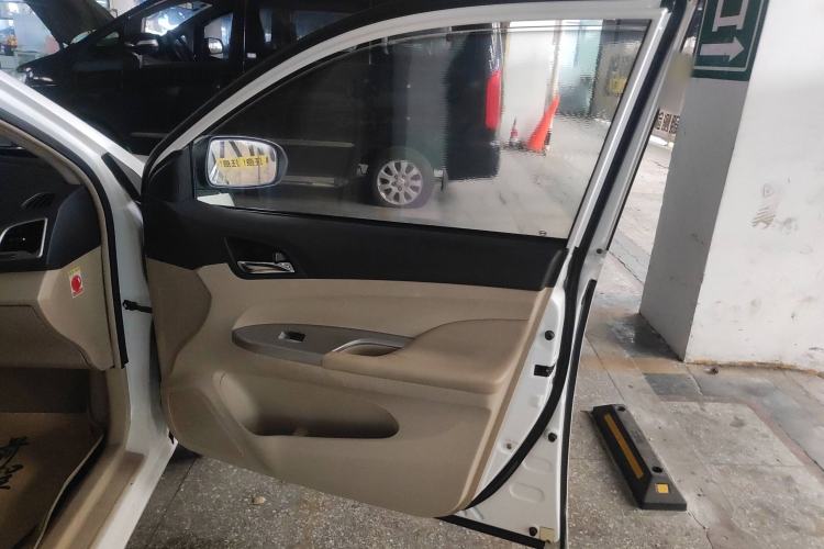 Used BYD F3 2014 1.5L Manual Luxury Model Interior 2