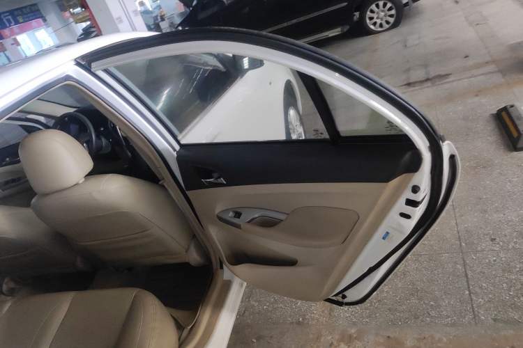 Used BYD F3 2014 1.5L Manual Luxury Model Interior 3
