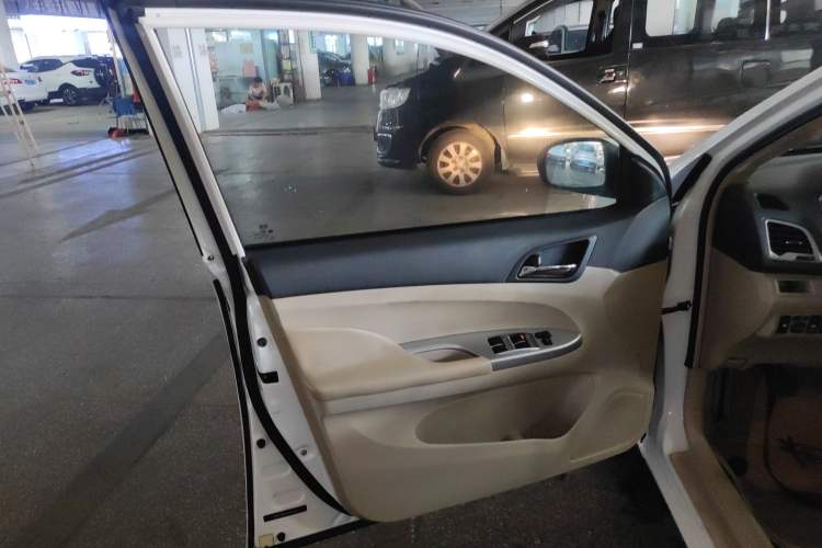 Used BYD F3 2014 1.5L Manual Luxury Model Interior 4