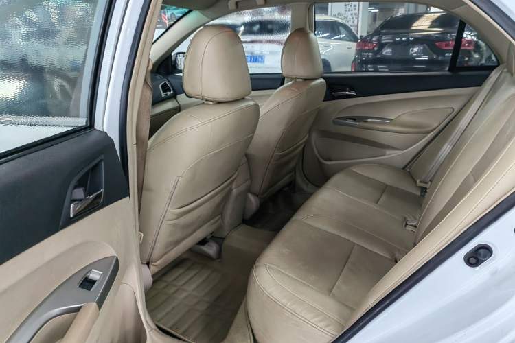 Used BYD F3 2014 1.5L Manual Luxury Model Interior 7