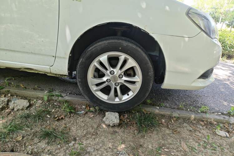 Used BYD F3 2014 1.5L Manual Luxury Model Right Front Wheel Hub
