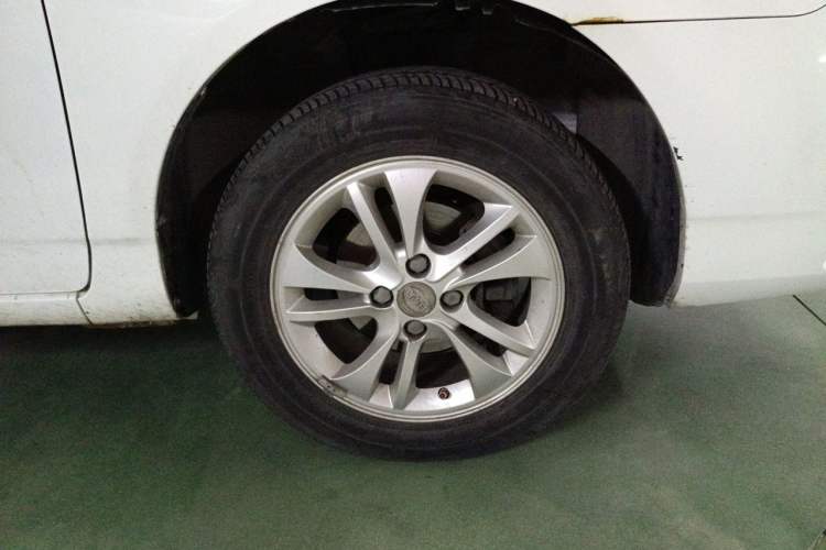 Used BYD F3 2014 1.5L Manual Luxury Model Right Front Wheel Hub
