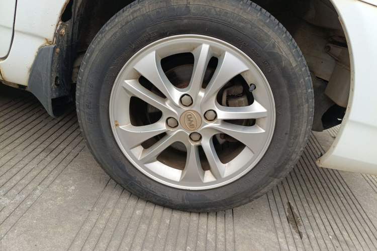 Used BYD F3 2014 1.5L Automatic Luxury Model Right Front Wheel Hub