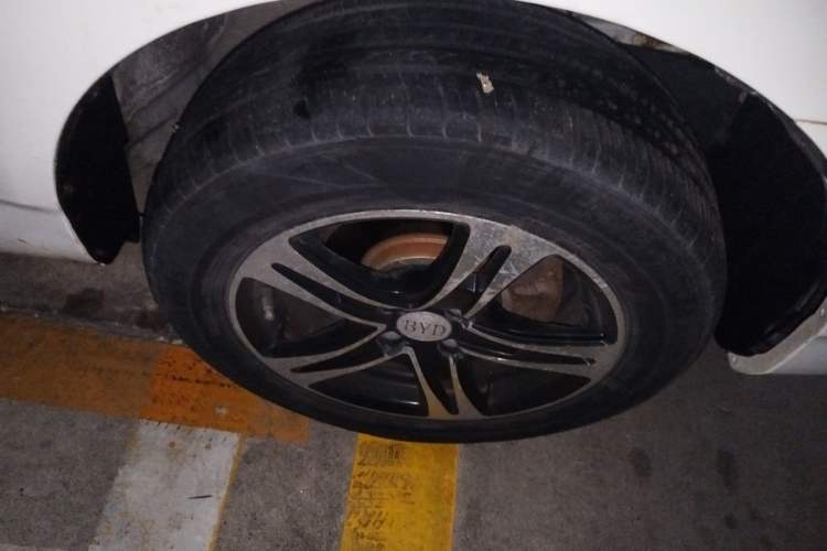 Used BYD F3 2014 1.5L Manual Comfort Model Right Front Wheel Hub