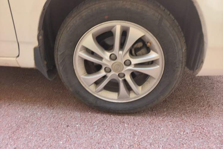 Used BYD F3 2014 1.5L Manual Luxury Model Right Front Wheel Hub