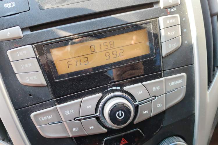 Used BYD F3 2015 Energy-Efficient Model 1.5L Manual Comfort Edition Audio And AC Panel