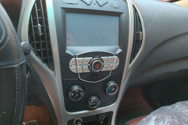 Used BYD F3 2015 Energy-Saving Edition 1.5L Manual Luxury Model Audio And AC Panel