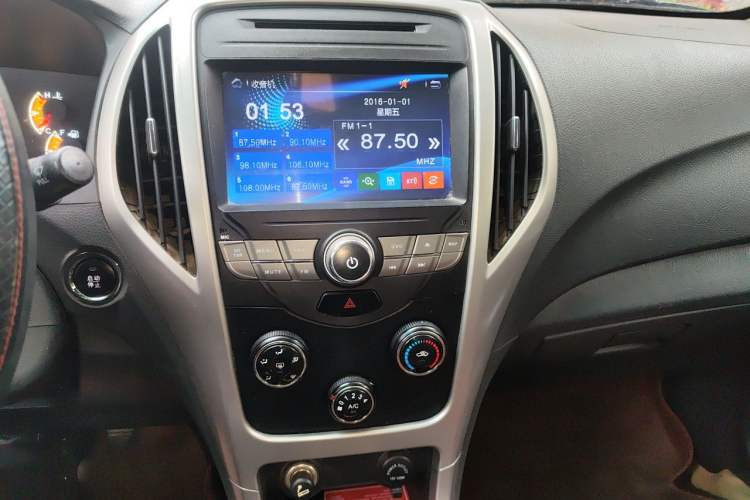 Used BYD F3 2015 Energy-Saving Edition 1.5L Manual Luxury Model Audio And AC Panel