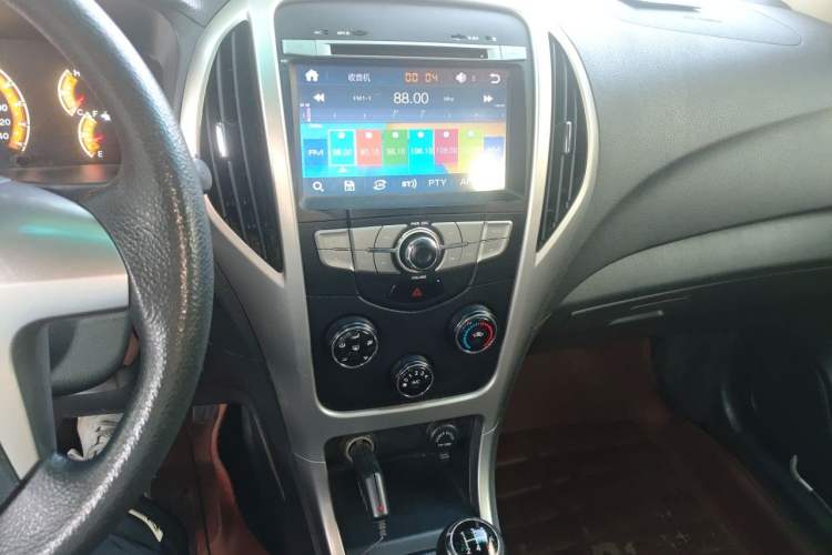 Used BYD F3 2015 Energy-Saving Edition 1.5L Manual Luxury Model Audio And AC Panel