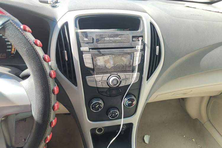 Used BYD F3 2015 Energy-Efficient Model 1.5L Manual Comfort Edition Audio And AC Panel