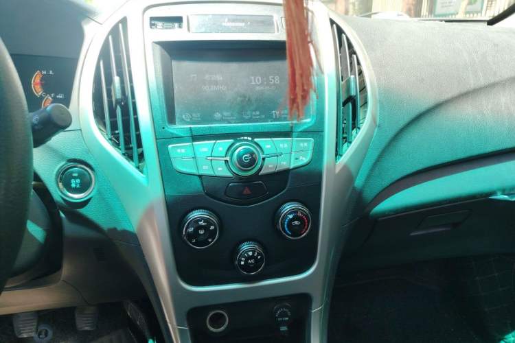 Used BYD F3 2015 Energy-Saving Edition 1.5L Manual Luxury Model Audio And AC Panel