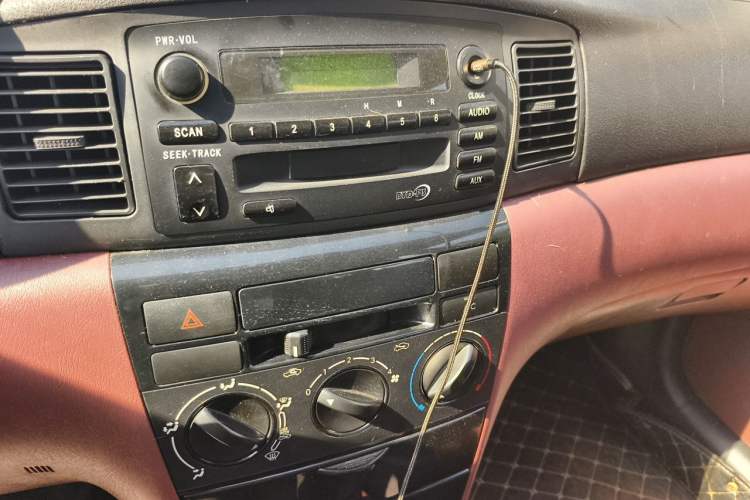 Used BYD F3 2015 Energy-Efficient Model 1.5L Manual Comfort Edition Audio And AC Panel