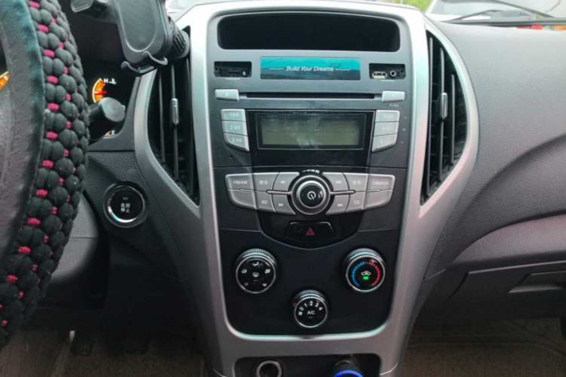 Used BYD F3 2015 Energy-Saving Edition 1.5L Manual Luxury Model Audio And AC Panel