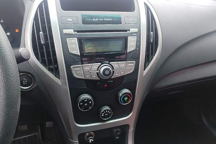 Used BYD F3 2015 Energy-Efficient Model 1.5L Manual Comfort Edition Audio And AC Panel