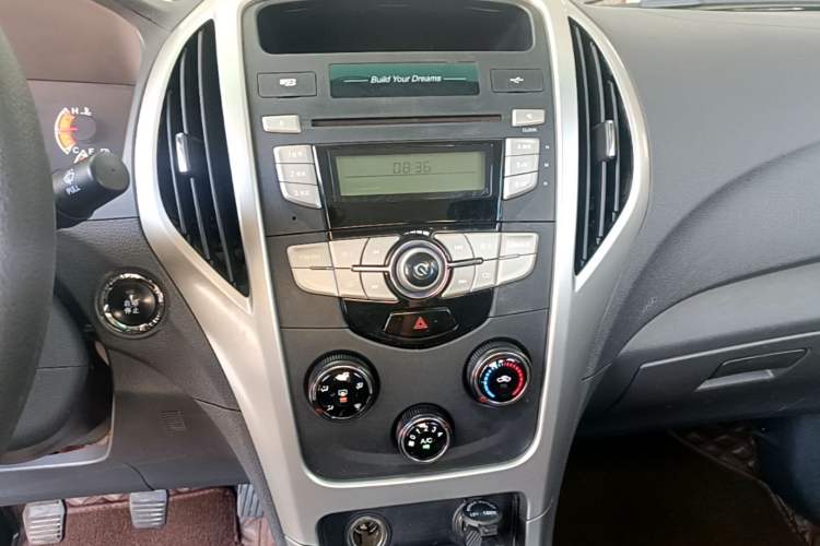 Used BYD F3 2015 Energy-Efficient Model 1.5L Manual Comfort Edition Audio And AC Panel