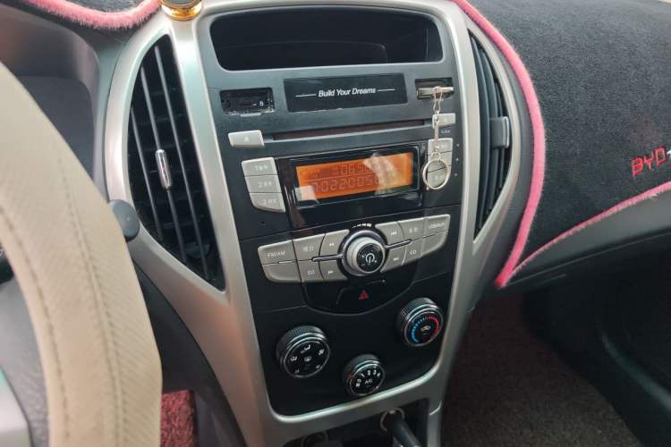 Used BYD F3 2015 Energy-Saving Edition 1.5L Manual Luxury Model Audio And AC Panel