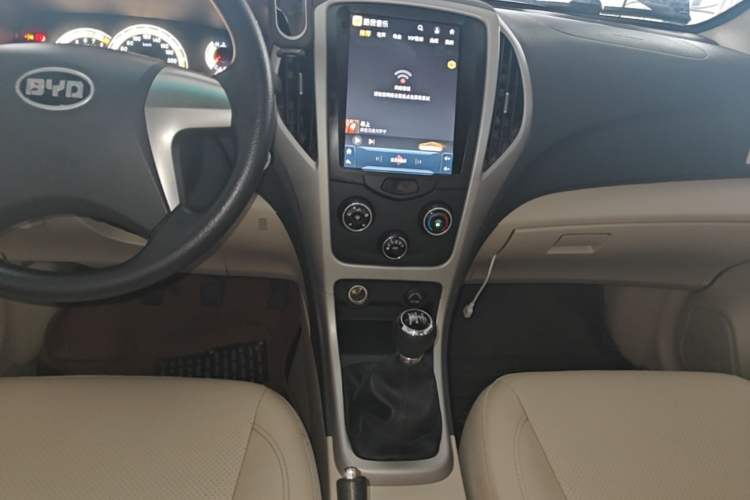 Used BYD F3 2015 Energy-Efficient Model 1.5L Manual Comfort Edition Audio And AC Panel