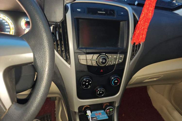 Used BYD F3 2015 Energy-Saving Edition 1.5L Manual Luxury Model Audio And AC Panel