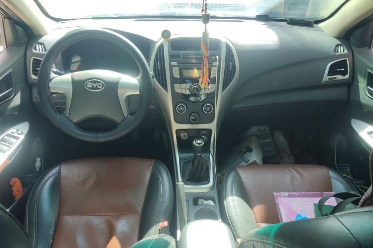 Used BYD F3 2015 Energy-Efficient Model 1.5L Manual Comfort Edition Center Console