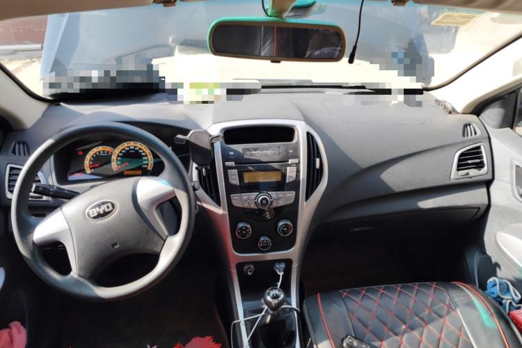 Used BYD F3 2015 Energy-Efficient Model 1.5L Manual Comfort Edition Center Console