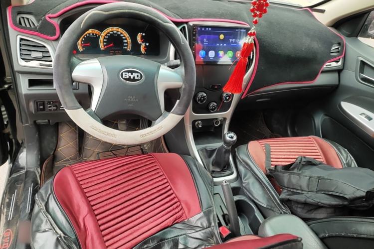 Used BYD F3 2015 Energy-Saving Edition 1.5L Manual Luxury Model Center Console