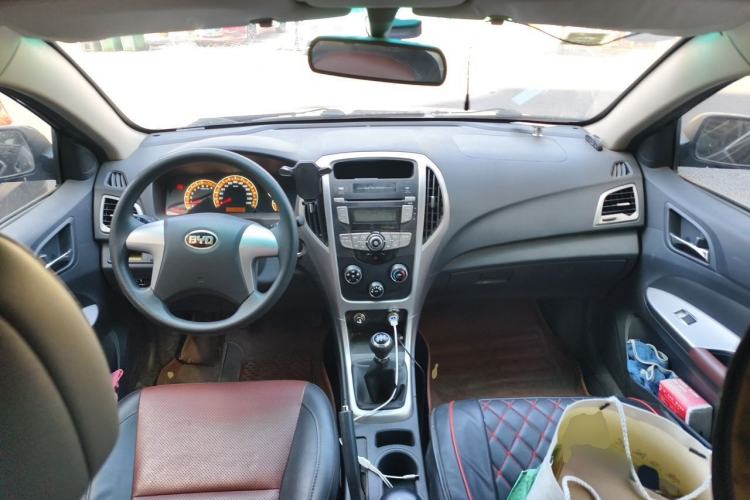 Used BYD F3 2015 Energy-Efficient Model 1.5L Manual Comfort Edition Center Console