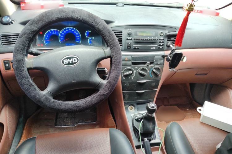 Used BYD F3 2015 Energy-Efficient Model 1.5L Manual Comfort Edition Center Console