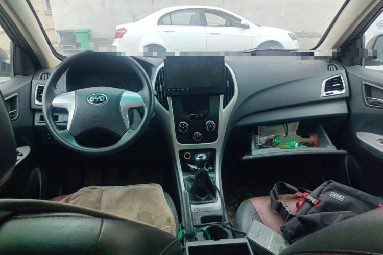 Used BYD F3 2015 Energy-Saving Edition 1.5L Manual Luxury Model Center Console