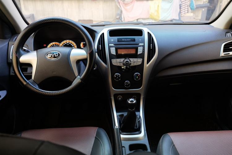 Used BYD F3 2015 Energy-Efficient Model 1.5L Manual Comfort Edition Center Console