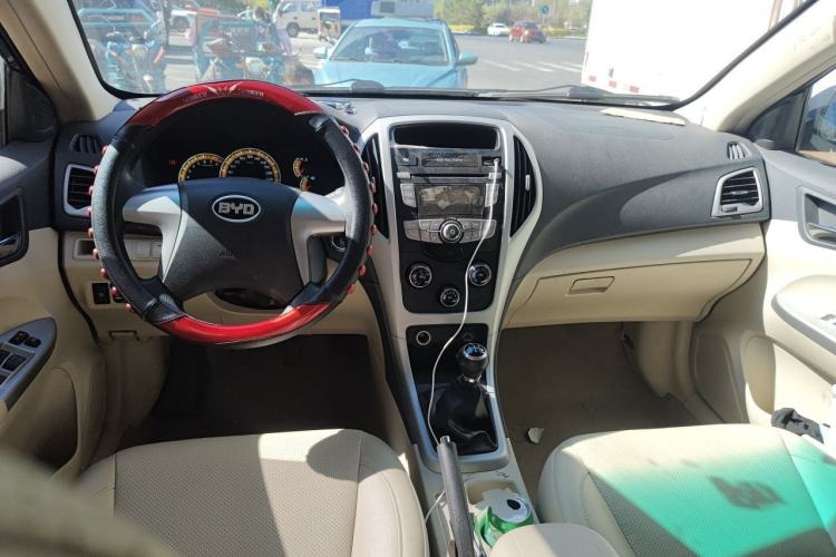 Used BYD F3 2015 Energy-Efficient Model 1.5L Manual Comfort Edition Center Console