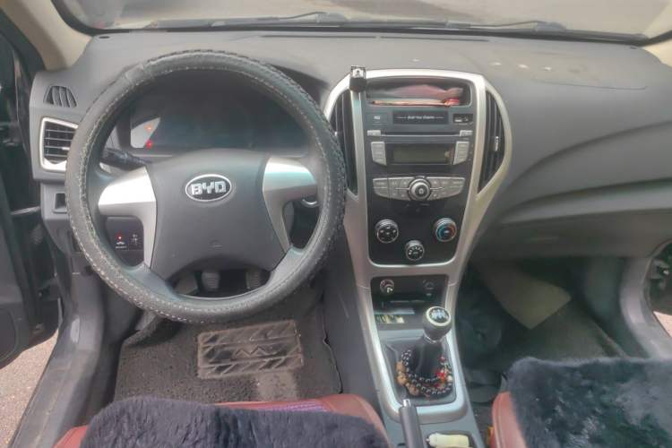 Used BYD F3 2015 Energy-Efficient Model 1.5L Manual Comfort Edition Center Console