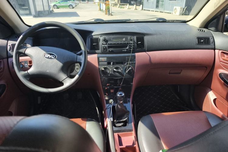 Used BYD F3 2015 Energy-Efficient Model 1.5L Manual Comfort Edition Center Console