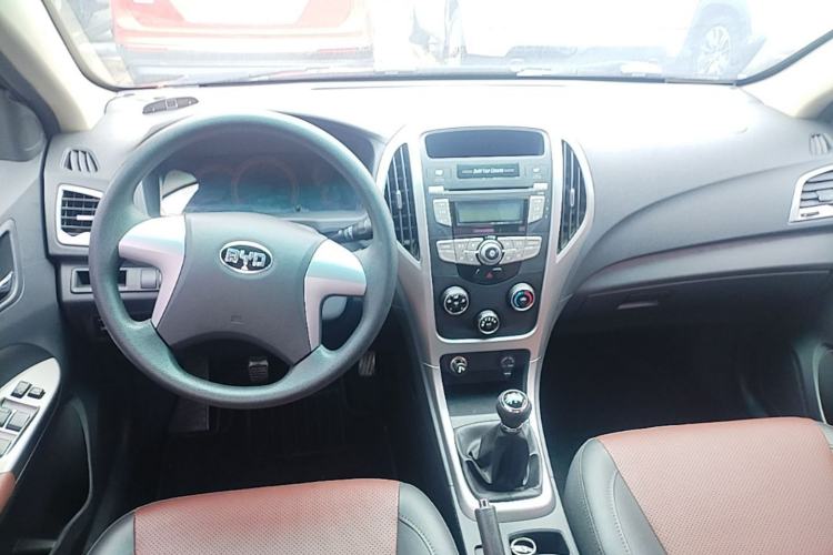 Used BYD F3 2015 Energy-Efficient Model 1.5L Manual Comfort Edition Center Console