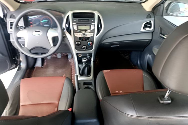 Used BYD F3 2015 Energy-Efficient Model 1.5L Manual Comfort Edition Center Console