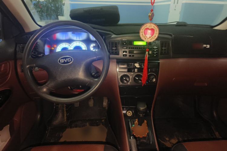 Used BYD F3 2015 Energy-Efficient Model 1.5L Manual Comfort Edition Center Console