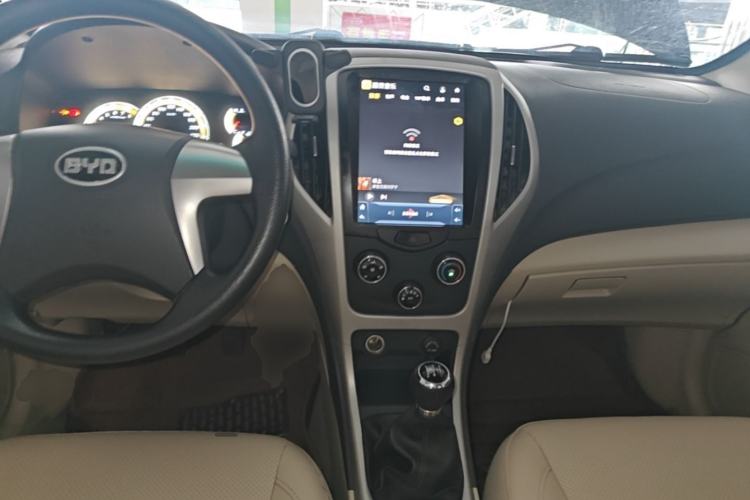 Used BYD F3 2015 Energy-Efficient Model 1.5L Manual Comfort Edition Center Console