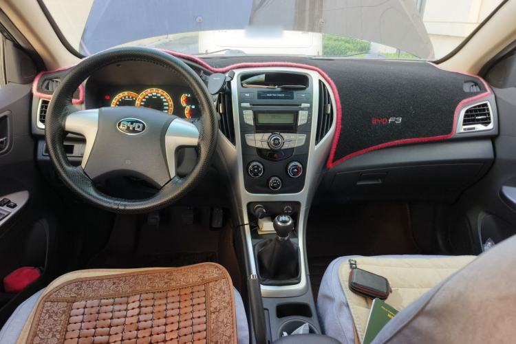 Used BYD F3 2015 Energy-Efficient Model 1.5L Manual Comfort Edition Center Console