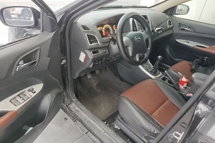 Used BYD F3 2015 Energy-Saving Edition 1.5L Manual Luxury Model Driver Seat